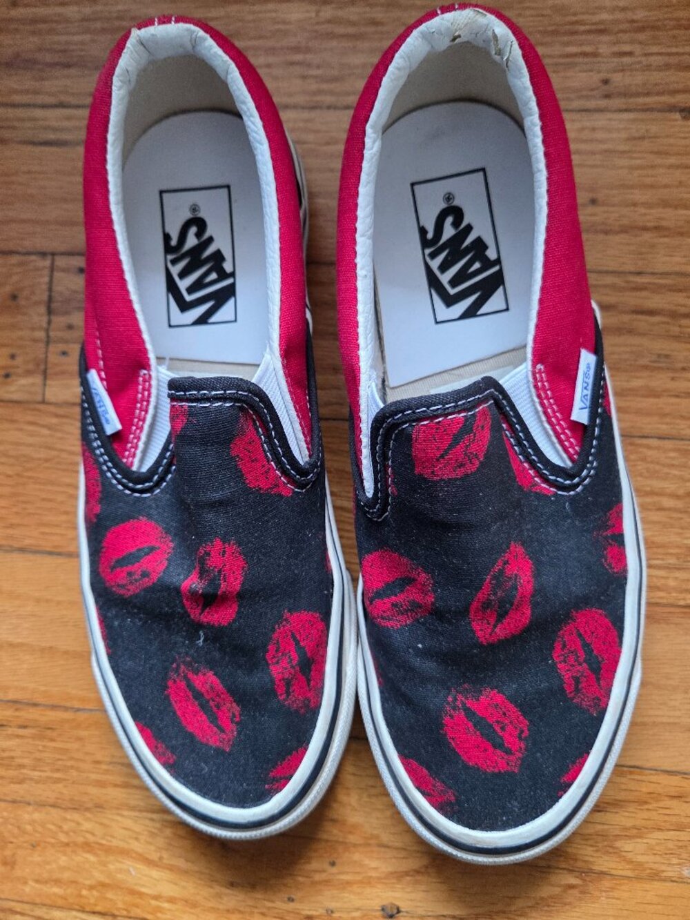 VANS red lips print.  Size 7 1/2